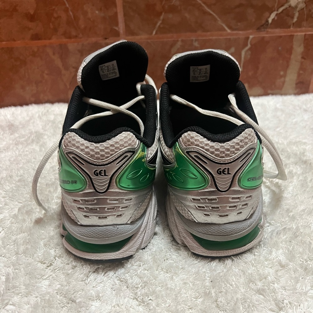 ASICS - Picture 3 of 5